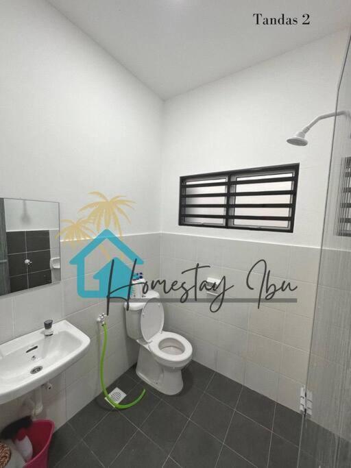 Homestay Ibu ルムット エクステリア 写真